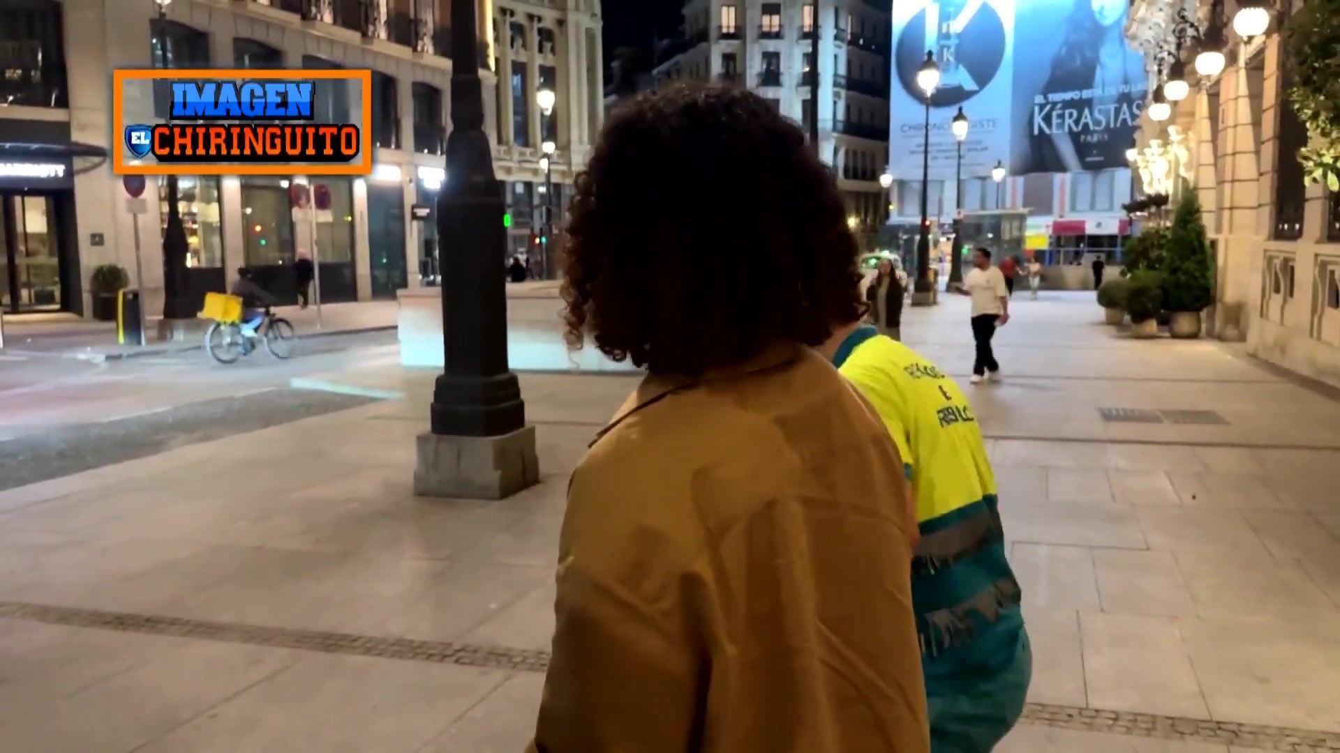 六台：库库雷利亚和恩佐去看马德里公开赛，与球迷合影