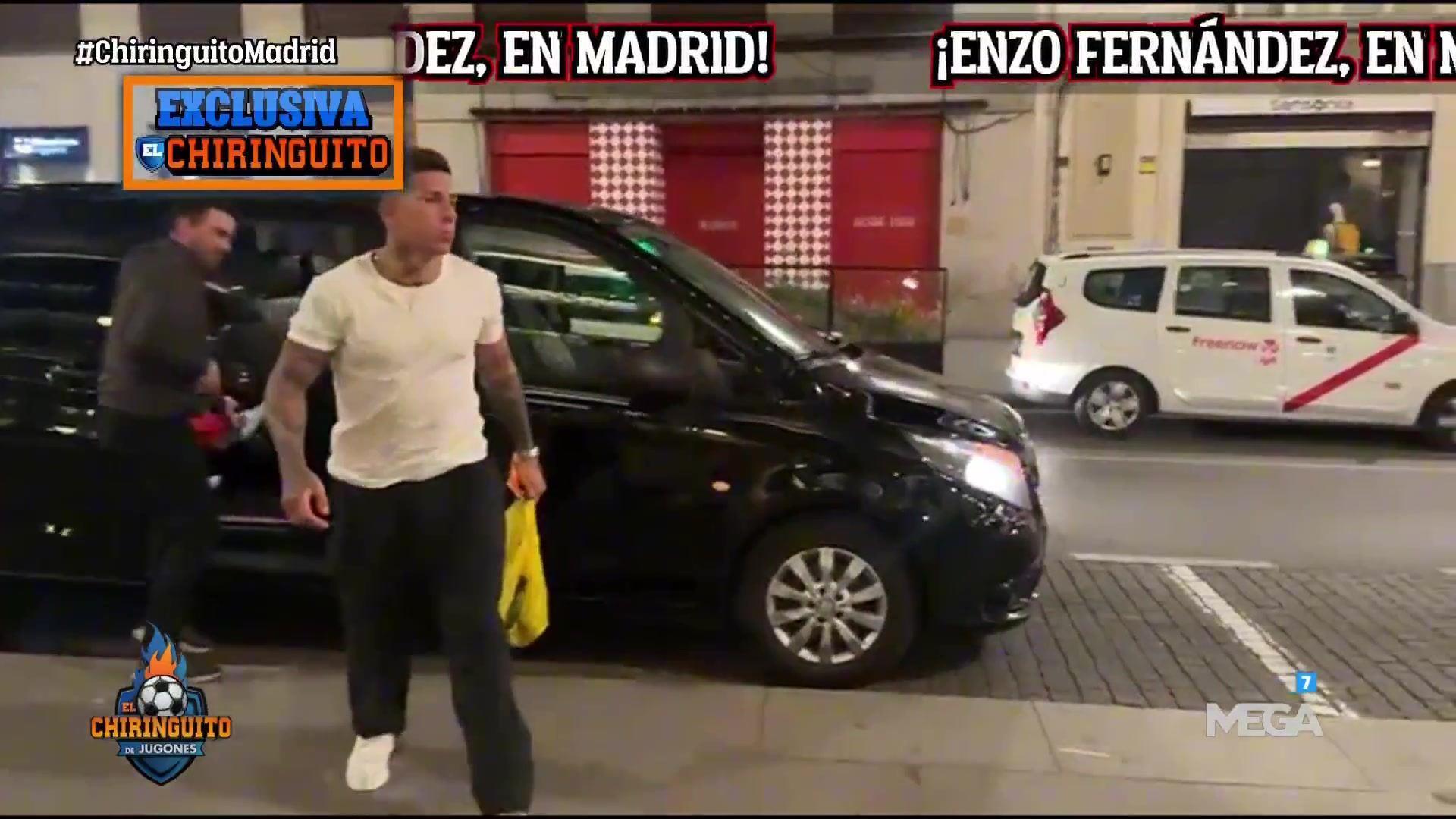 西班牙六台记者不断追问恩佐是否喜欢马德里，球员保持沉默