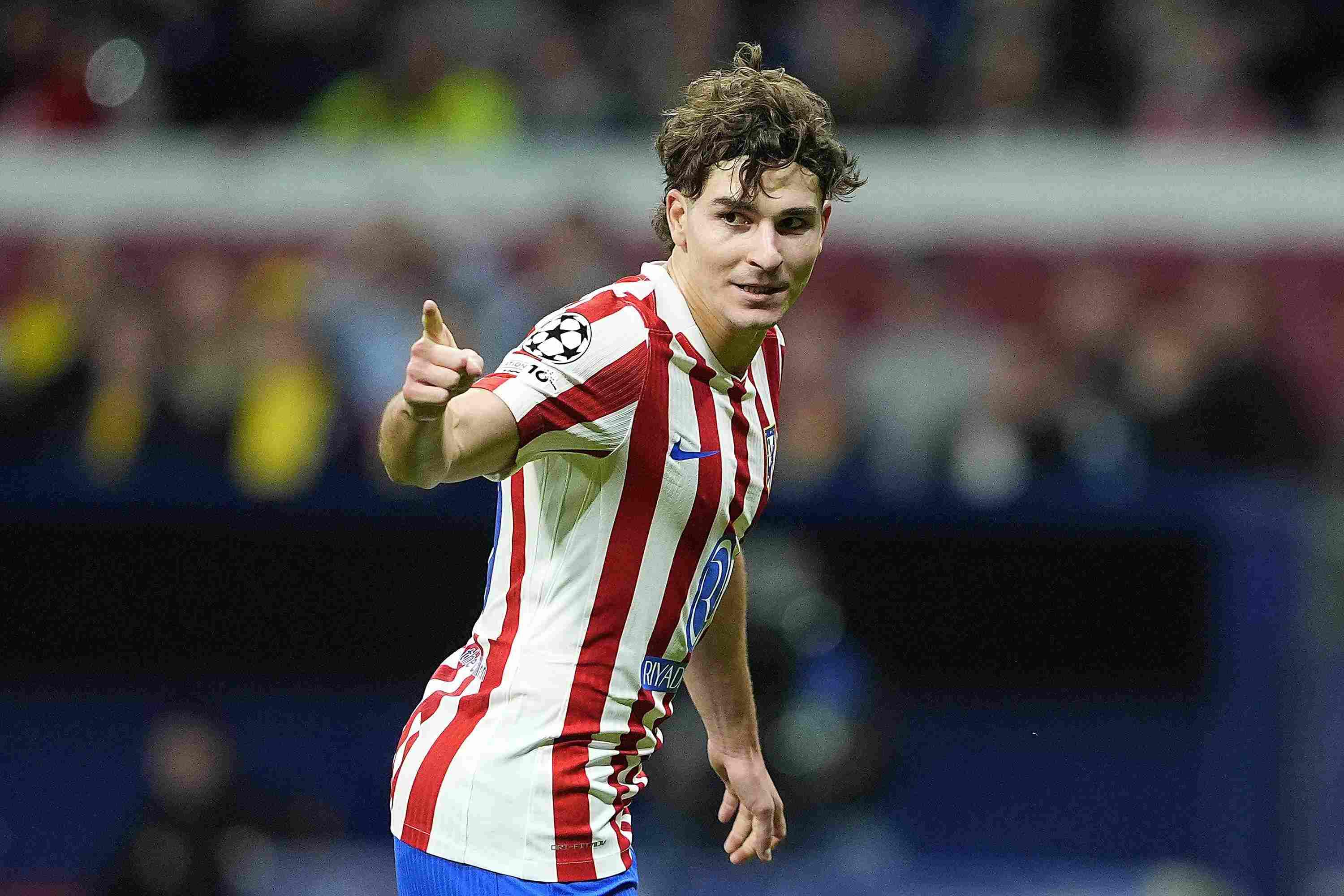 或砸上亿镑！邮报：阿森纳非常想签阿尔瓦雷斯，巴萨也在竞争