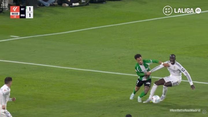 西足协评议：贝蒂斯绝平皇马进球主裁临场判罚正确 VAR不介入正确