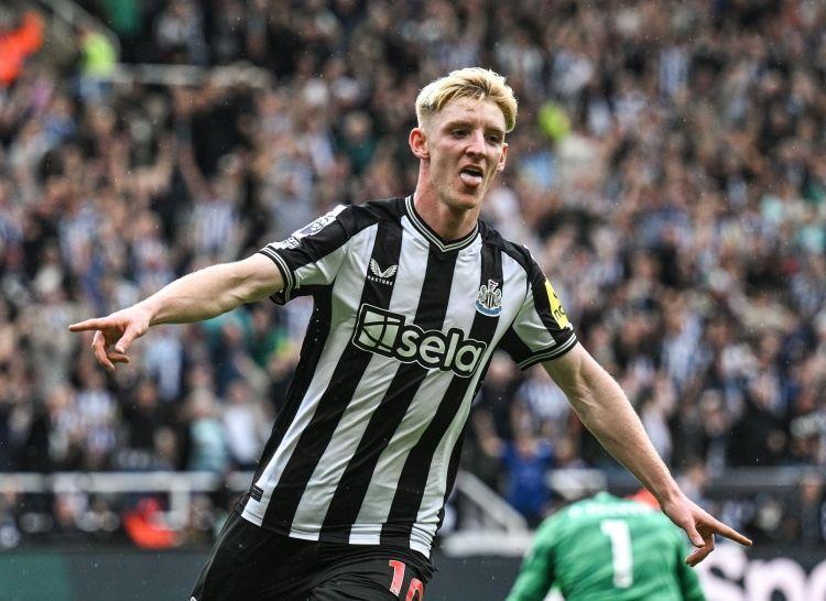 记者：戈登经纪人已和拜仁开启谈判，纽卡要8600万但拜仁不愿满足