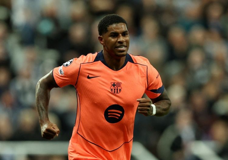 不愿3000万买断！记者：曼联不满巴萨压价拉什福德，谈判摩擦加剧