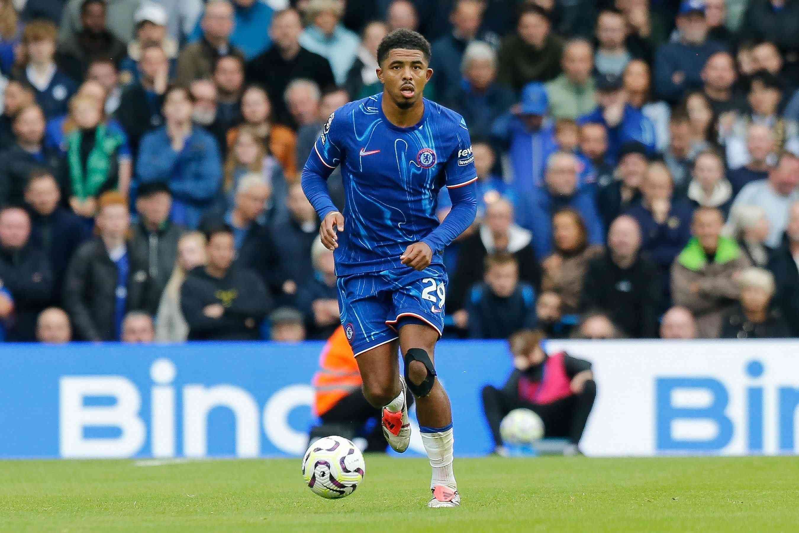 福法纳：我第一件球衣是德罗巴的马赛球衣，他是我小时候的偶像