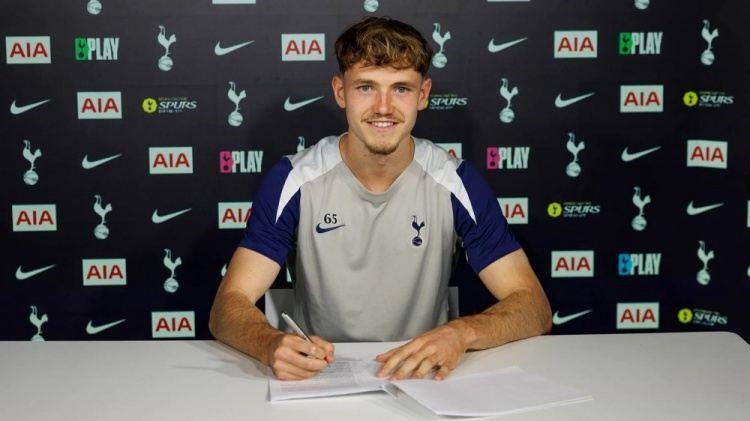 官方：热刺与19岁青训后卫詹姆斯·罗斯韦尔完成续约