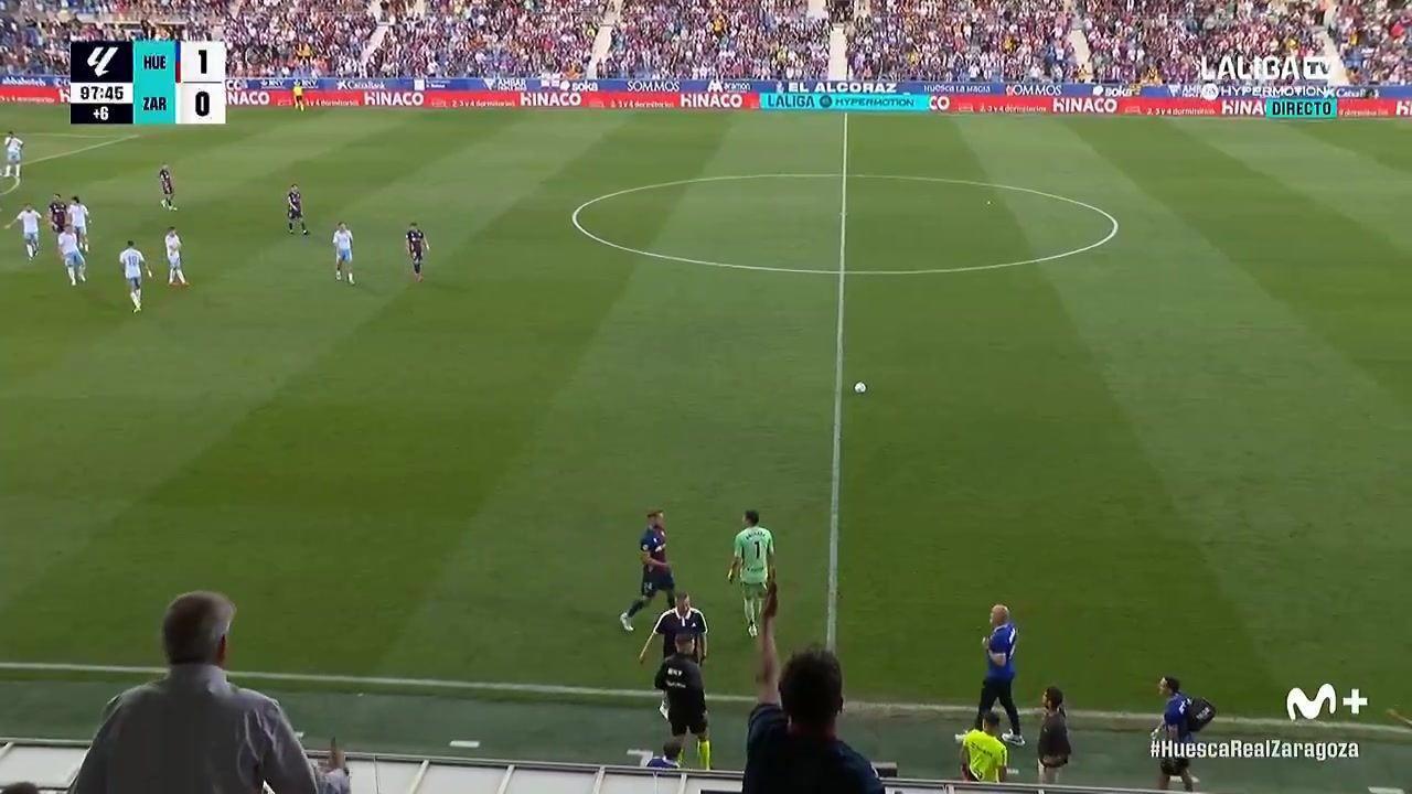 染红后拳击对手！官方：西乙萨拉戈萨门将安德拉达被禁赛13场