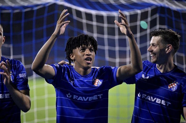 每体：巴萨正关注17岁小将卡尔多索·瓦雷拉，已为其备好引援方案