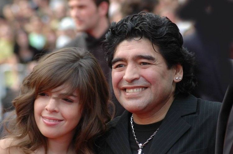 家事难断！女儿起诉马拉多纳两名姐妹，称其盗用父亲商标盈利