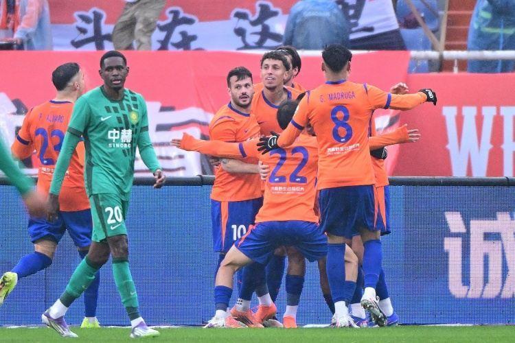 足球报：泰山二转需要补强外援中场，球队也要优化技战术体系
