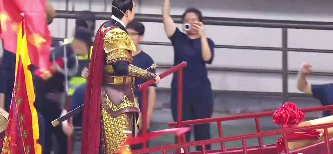 闽超燃爆！郑成功饰演者赵文卓拔剑霸气喊话：振兴中华！杀！杀！