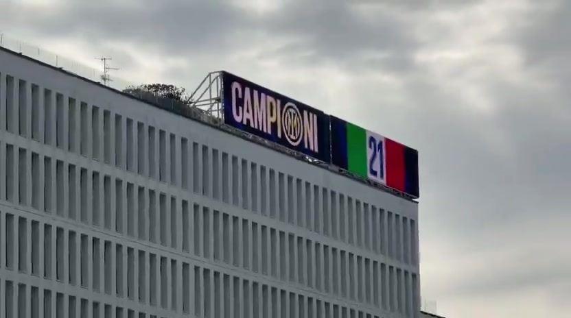庆祝夺冠！国米总部楼顶安装二十一冠巨型灯牌