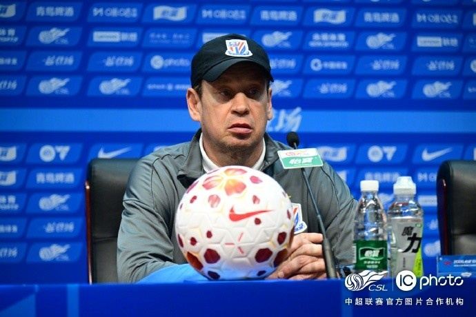 斯卢茨基：全队今天都不在状态，球员们的失误应该由我来承担责任
