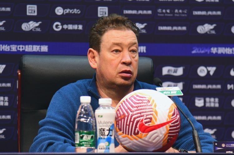 斯卢茨基：给予年轻球员足够的机会，他们会承担起中国足球的希望