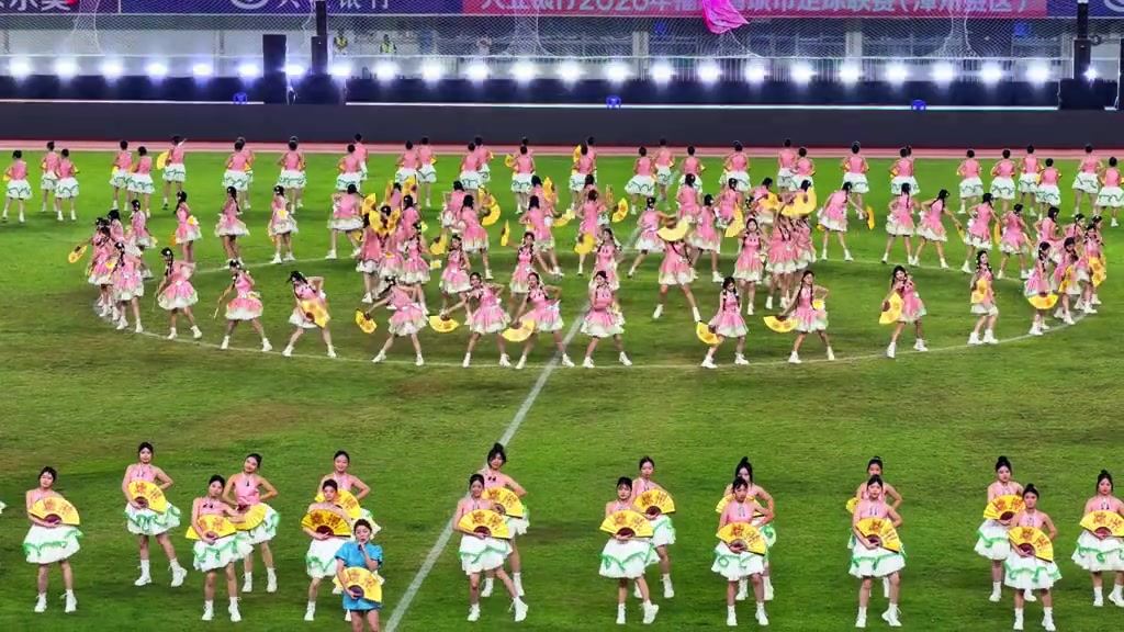 全场焦点！闽超漳州水仙花啦啦队扩编至300人，主场献舞惊艳全场