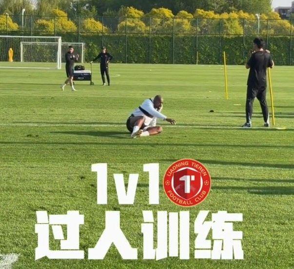 训练日 1v1过人训练！