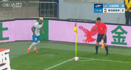 还是1-0！西海岸门前乱战补射得手，裁判认定英博犯规在先 判点球