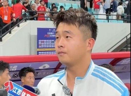 连云港球员嵇皓翔：苏州的主场很艰难，体现连云港坚韧不拔的精神