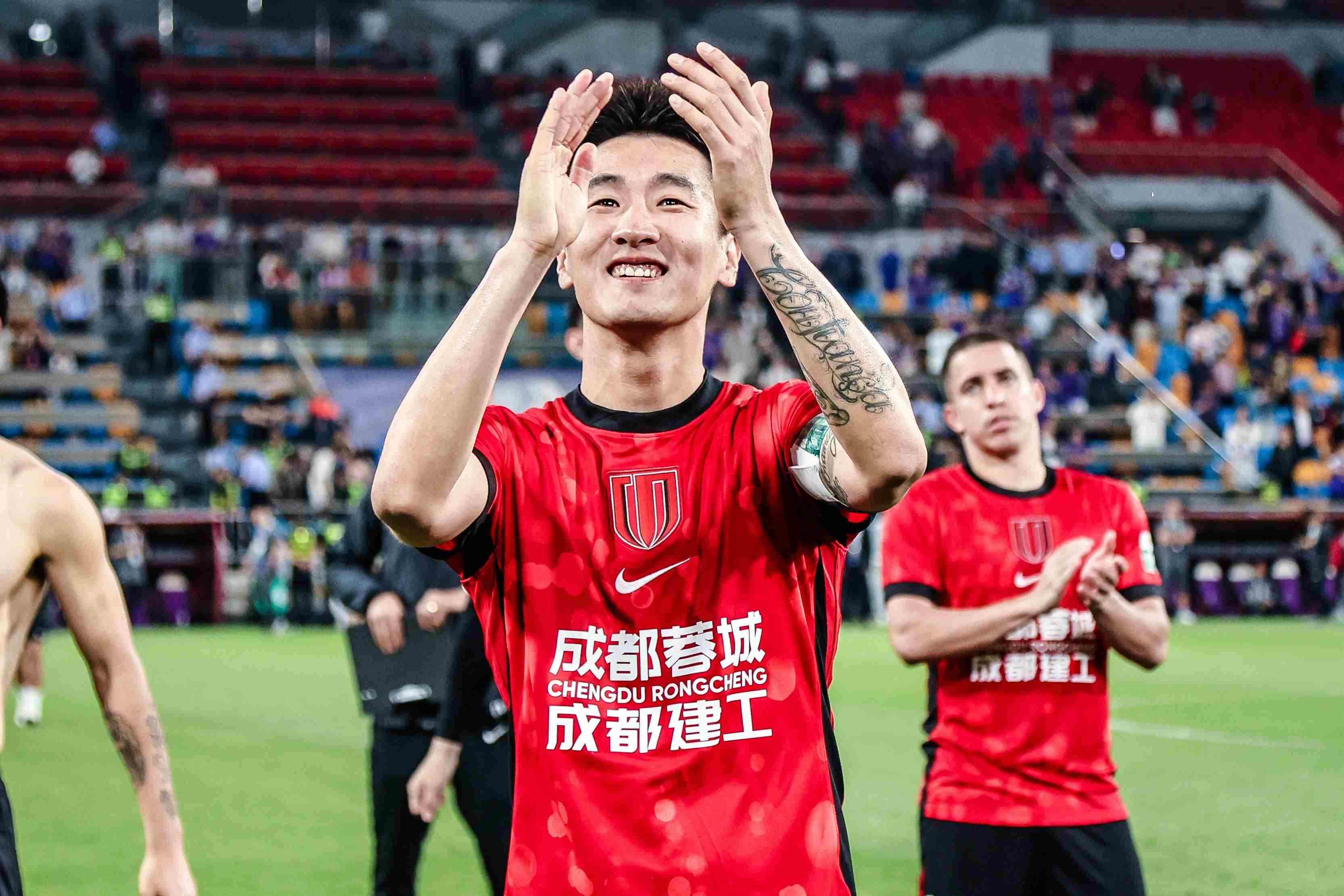 韦世豪：有一阵想立马退役，球迷骂我 自己被针对遭不公平处罚