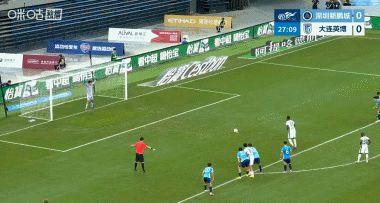 英博客场1-0新鹏城！阿利米造点，马莱莱主罚中柱弹进球门