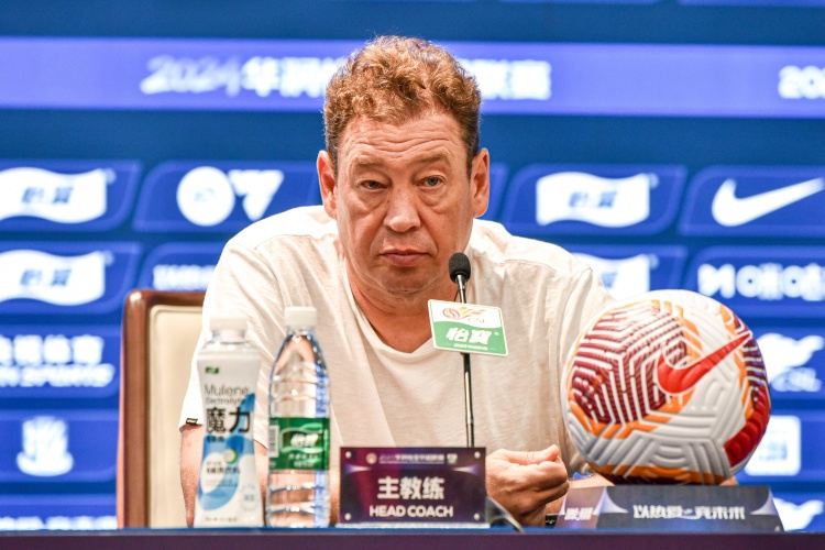 斯卢茨基：本赛季我们确实遇到前所未有的困境，眼下球队人员紧缺