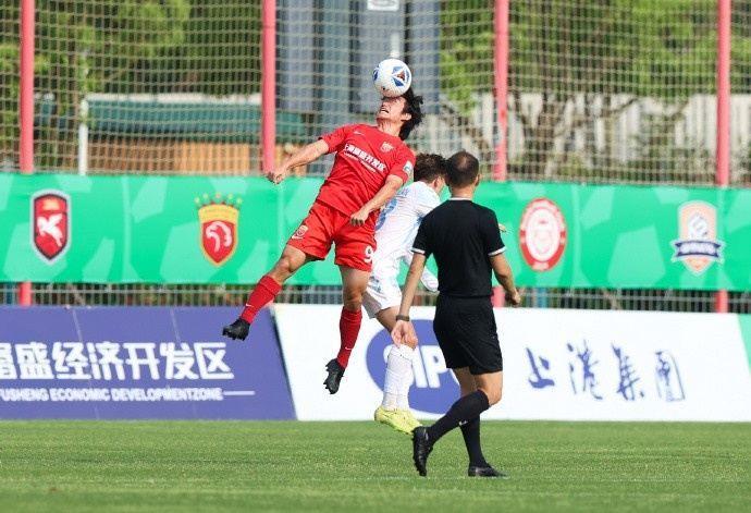 中乙第十轮，上海海港富盛经开队驻场1-0战胜兰州陇原竞技队