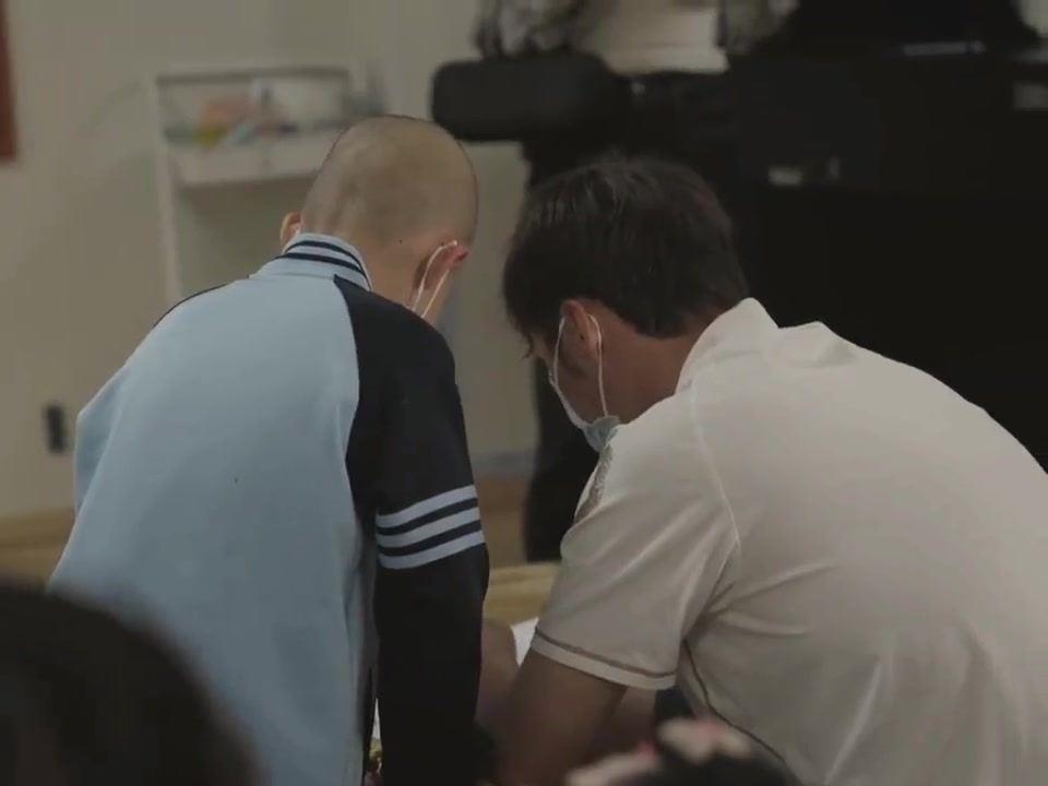 这件赛前热身球衣，是白血病小朋友们亲手打造的梦想之作