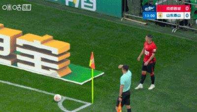 蓉城1-0领先泰山！泰山队防守漏人，罗慕洛助攻茹萨轻松头球破门