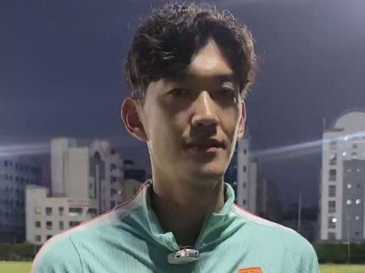 颜骏凌：不会受之前与新加坡交手结果影响，为武磊百场感到骄傲