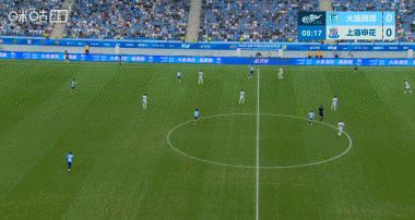这球漂亮！斯坦丘凌空抽射破门，阿奇姆彭助攻，英博1-0领先申花