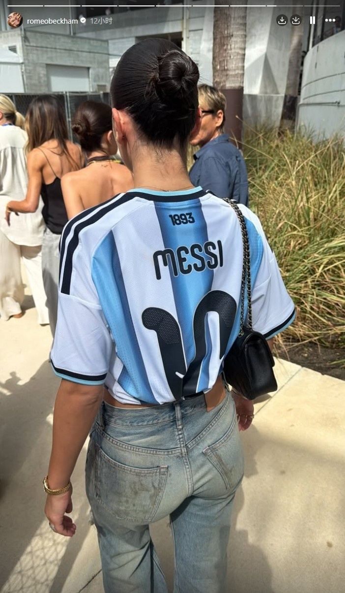 太阳报：小贝二儿子带女友看世界杯，女友穿梅西球衣